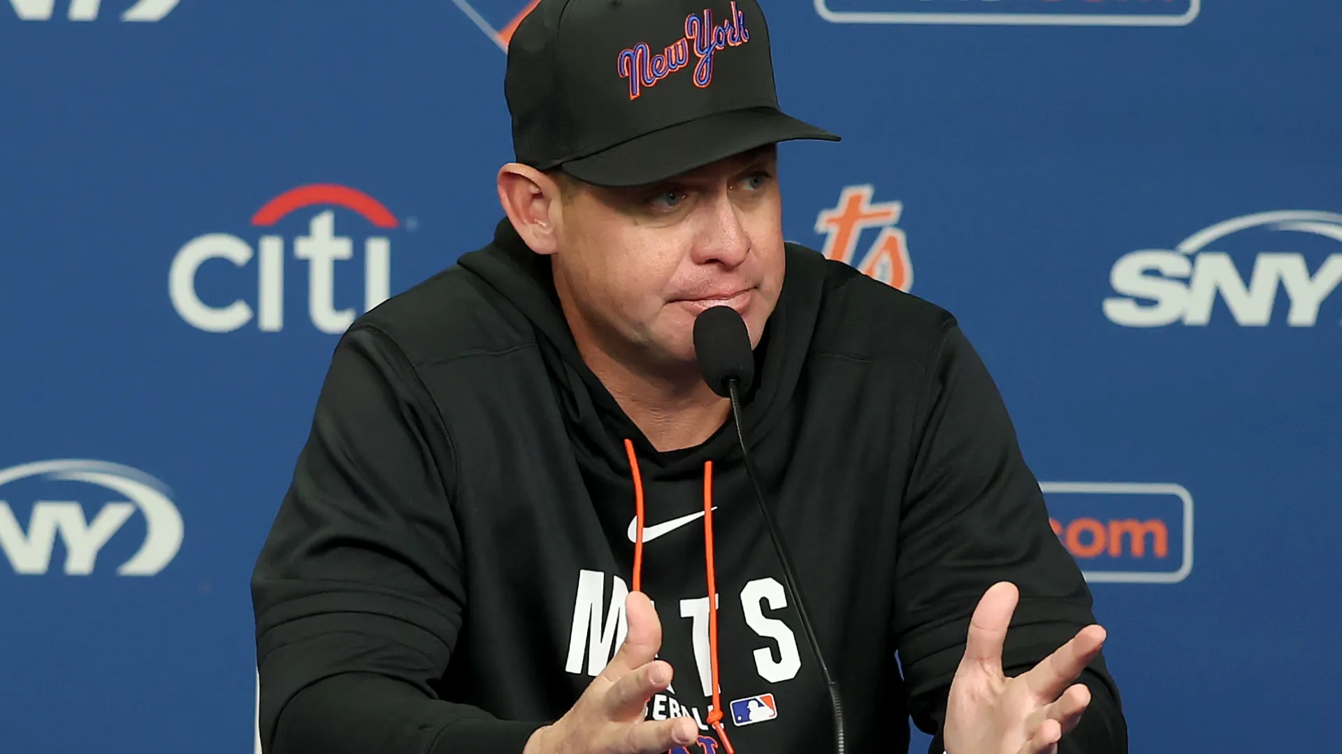 Carlos Mendoza manager