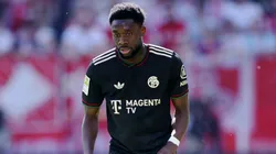 Alphonso Davies of FC Bayern Munich controls the ball.