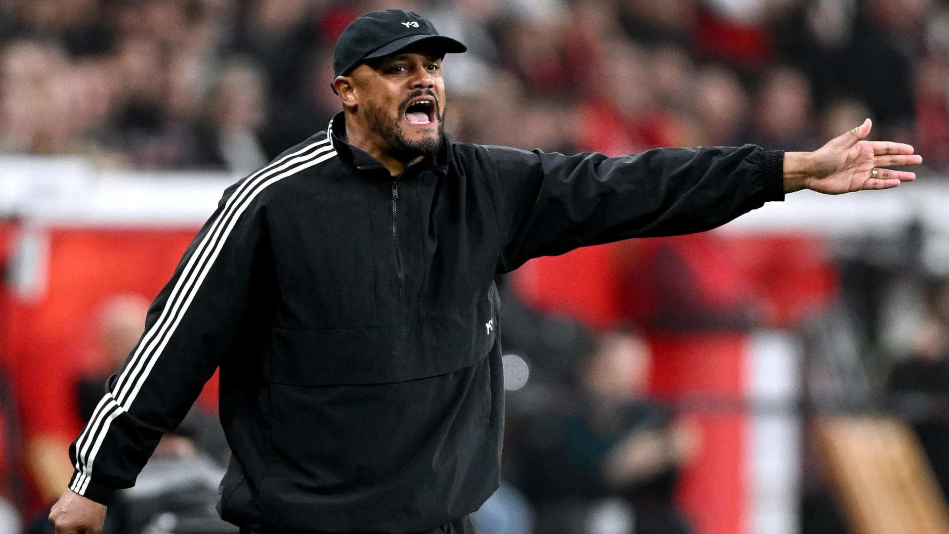Vincent Kompany gestures to his players during the DFB Cup semifinal match in 2026 (Source: Stuart Franklin/Getty Images)