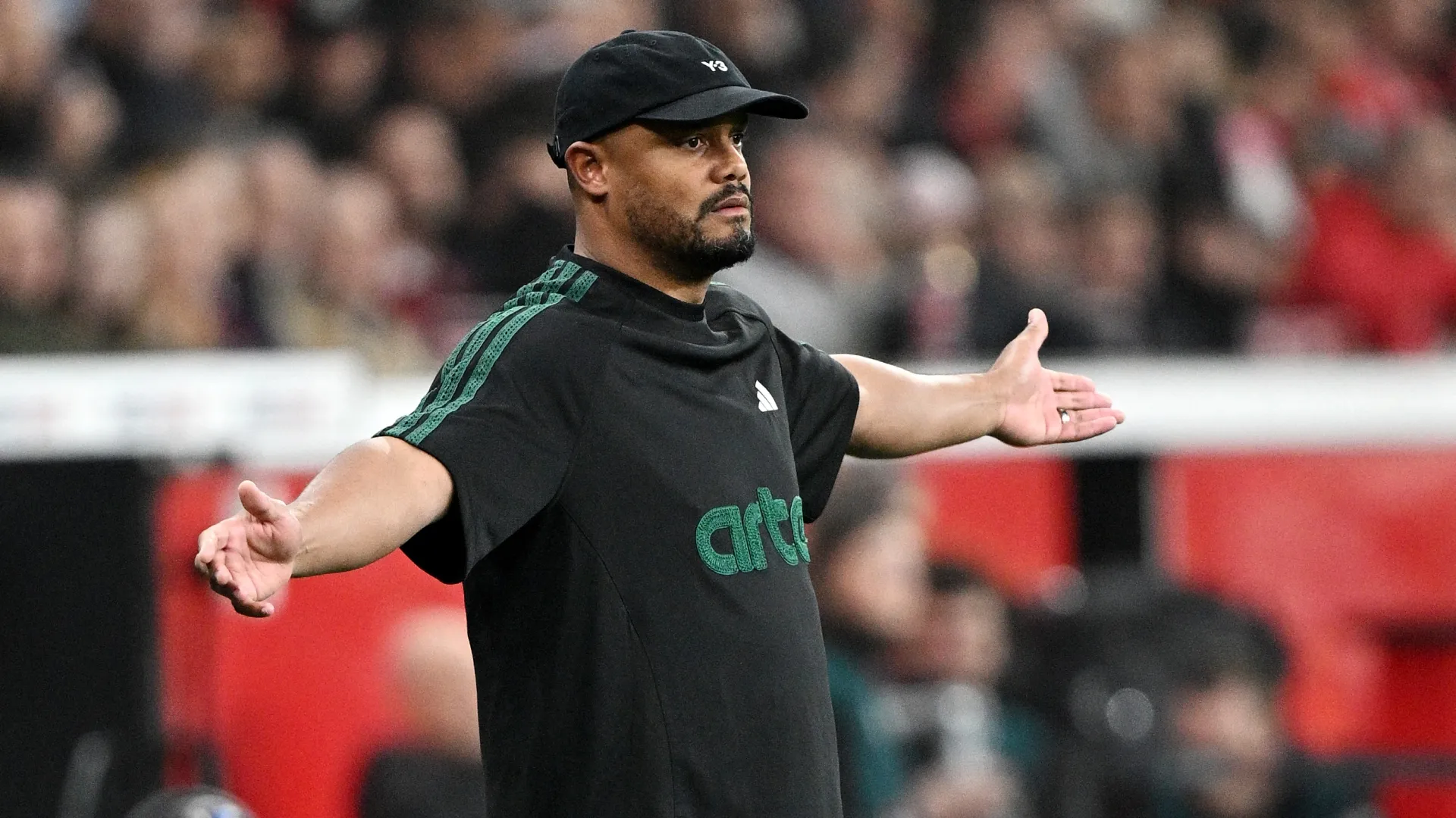 Vincent Kompany, Head Coach of FC Bayern Munich, reacts during the DFB Cup semifinal match (Source: Stuart Franklin/Getty Images)