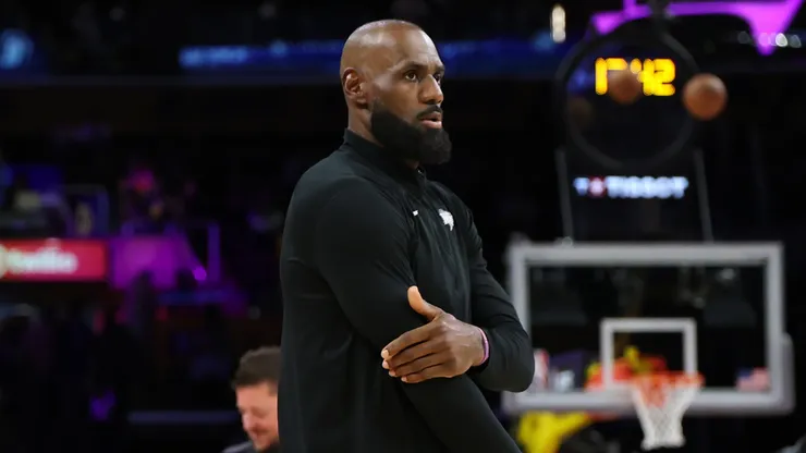 LeBron James #23 of the Los Angeles Lakers warms up.