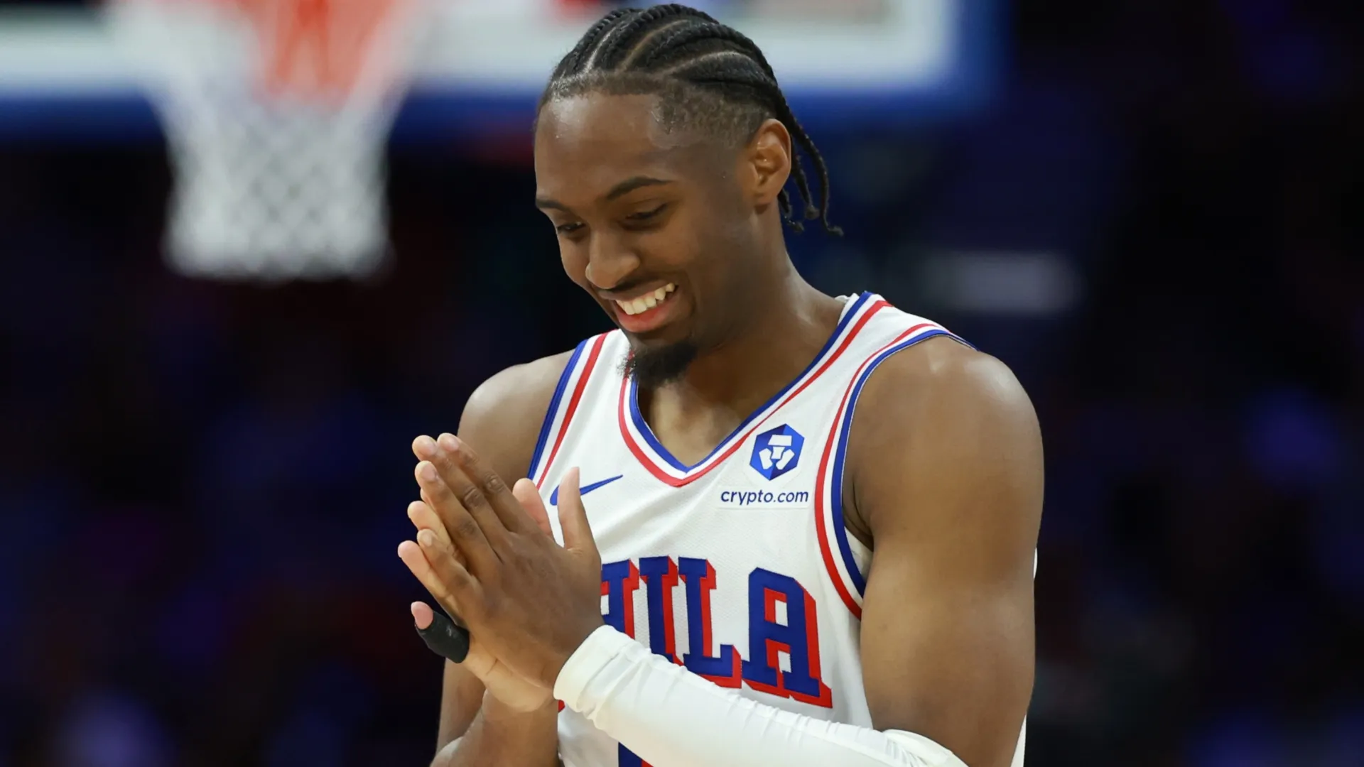 Tyrese Maxey clapping