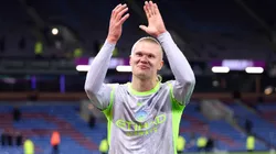 Erling Haaland applauds the fans after the team's victory in the Premier League match