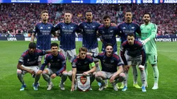Players of Arsenal pose for a team photograph prior to the UEFA Champions League 2025/26 Semi Final First Leg match