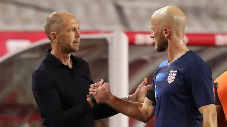 Gregg Berhalter (left) and Michael Bradley shake hands during a USMNT game.
