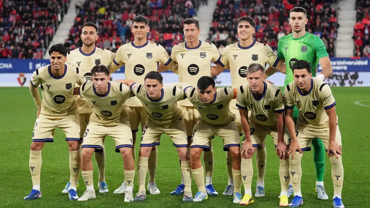 Players of Barcelona pose for a team photograph prior to the LaLiga EA Sports match