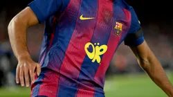 A detailed view of the black armband of Barcelona.