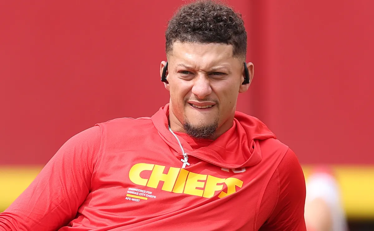 Patrick Mahomes already knows the date by which he needs to be at 100% ...