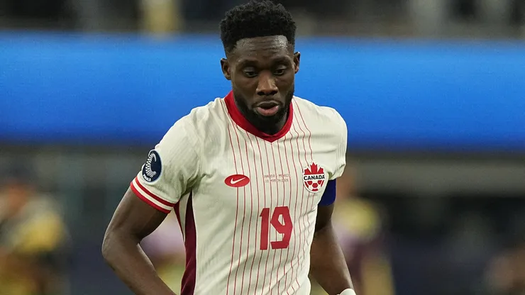 Alphonso Davies #19 of Canada controls the ball.