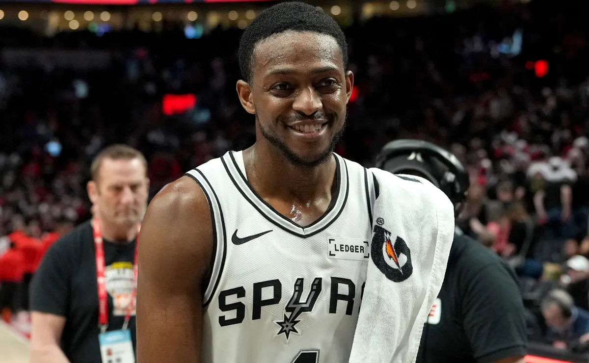 Is De’Aaron Fox playing tonight? Spurs chase Game 5 win over Timberwolves in 2026 NBA Playoffs