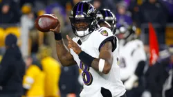 Lamar Jackson #8 of the Baltimore Ravens warms up prior to the game against the Steelers