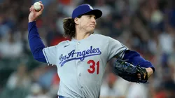 Tyler Glasnow #31 of the Dodgers pitches in the first inning vs the Astros.