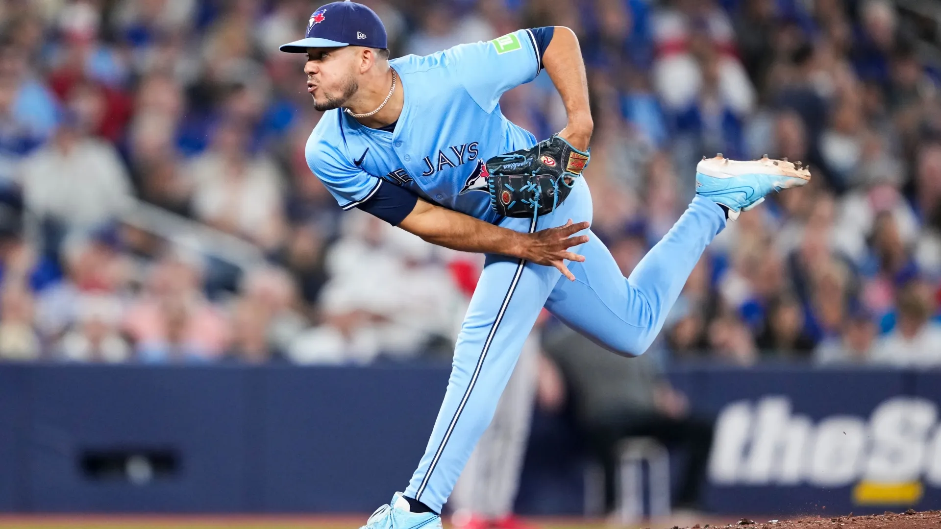 Jose Berrios #17 of the Toronto Blue Jays pitches against Boston Red Sox. Mark Blinch/Getty Images