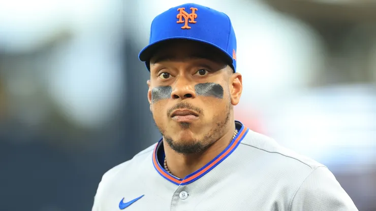 Jorge Polanco #11 of the New York Mets looks on.