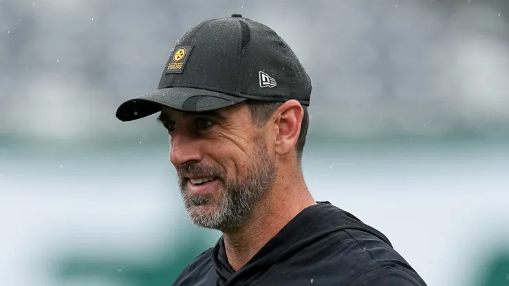 Aaron Rodgers quarterback of the Steelers