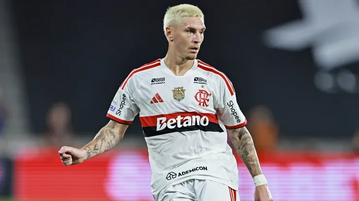 Guillermo Varela of Flamengo