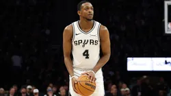 De'aaron Fox #4 of the San Antonio Spurs handles the ball against the Minnesota Timberwolves