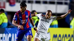 Mathias De Ritis of San Lorenzo competes for the ball with Mayke of Santos.