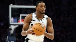 De'aaron Fox #4 of the San Antonio Spurs handles the ball against the Minnesota Timberwolves