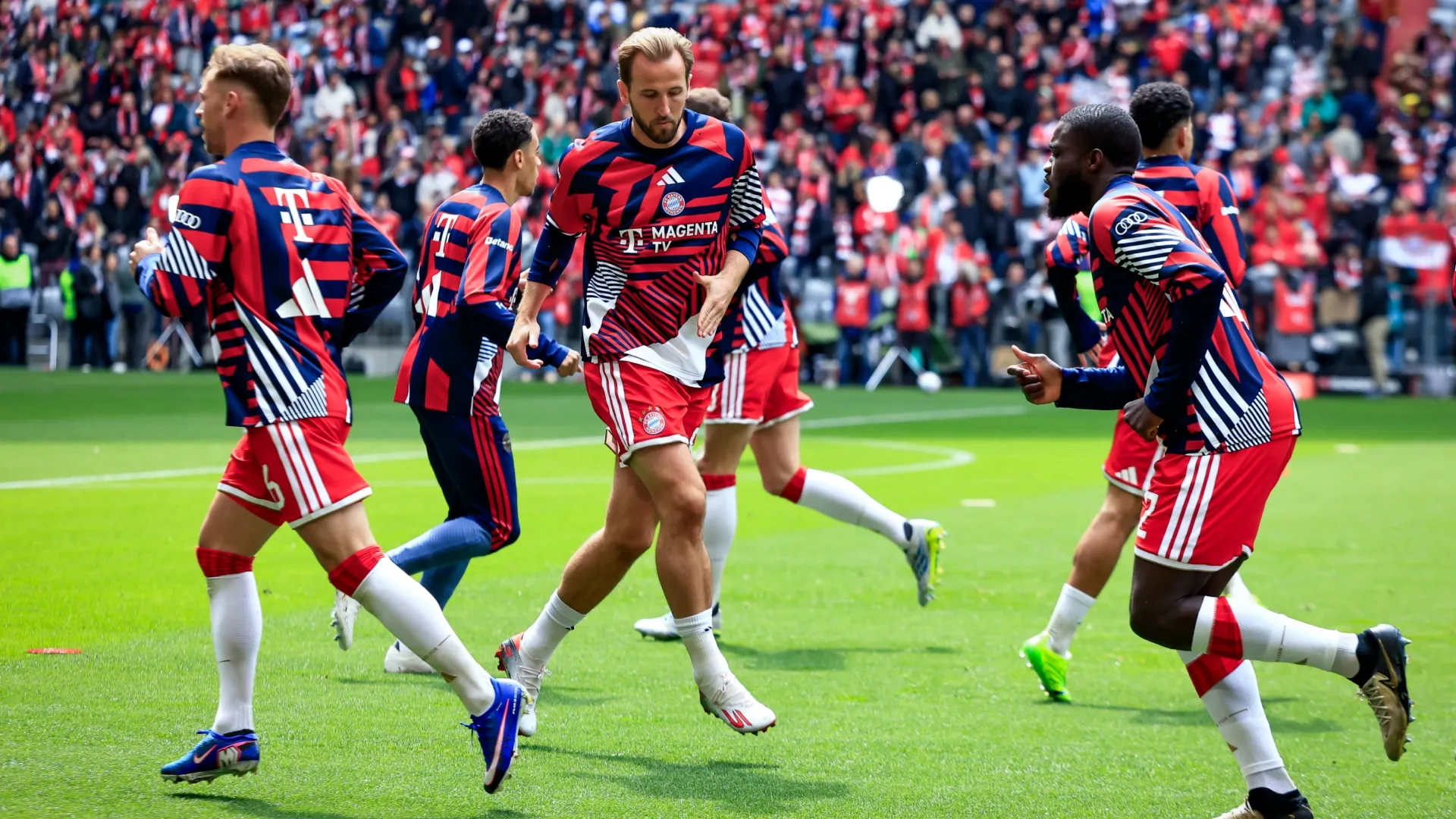 Harry Kane of FC Bayern warms up ahead the Bundesliga match. Jan Hetfleisch/Getty Images