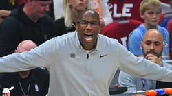 New York Knicks head coach Mike Brown.