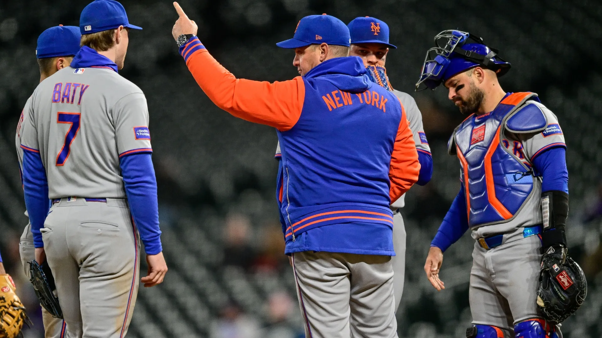 Carlos Mendoza of the Mets signals to the bullpen for a pitching change. Dustin Bradford/Getty Images