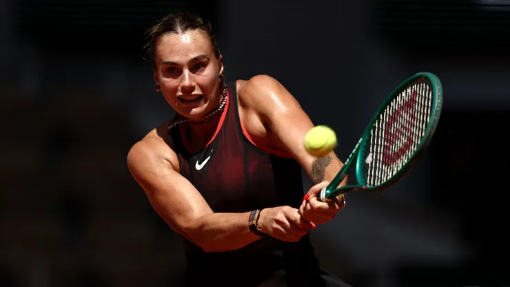 Aryna Sabalenka plays a backhand.