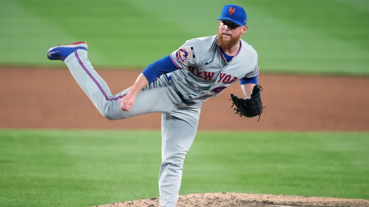 Craig Kimbrel #46 of the New York Mets pitches.