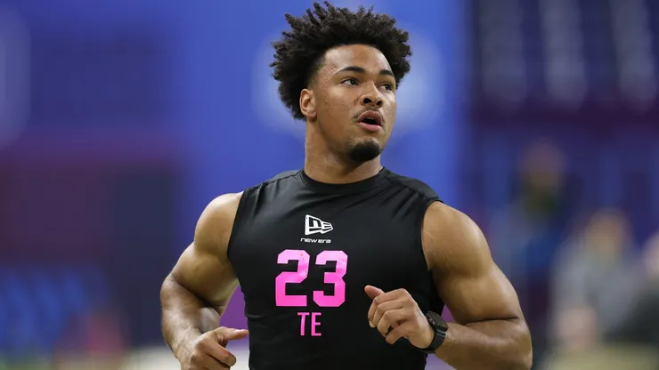 Kenyon Sadiq of the Oregon Ducks