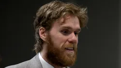 Connor McDavid and the Edmonton Oilers have yet to find their next head coach.