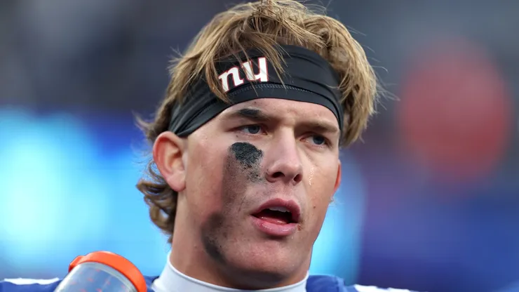 Jaxson Dart #6 of the New York Giants at MetLife Stadium.