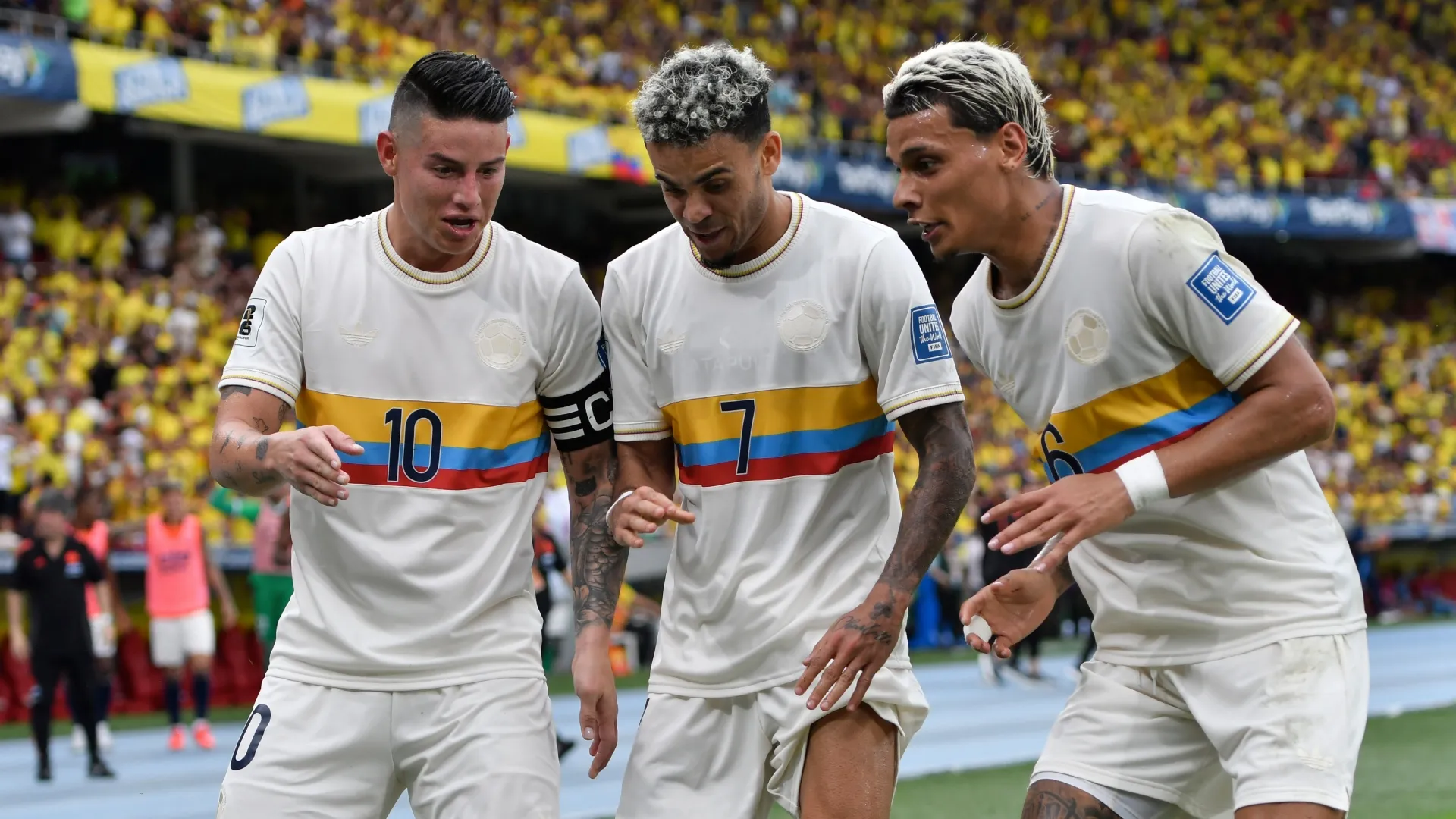 Luis Diaz of Colombia (C) celebrates with teammates James Rodriguez (L) and Richard Rios