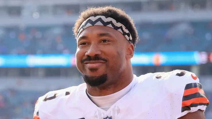 Myles Garrett traded from the Browns to the Rams.