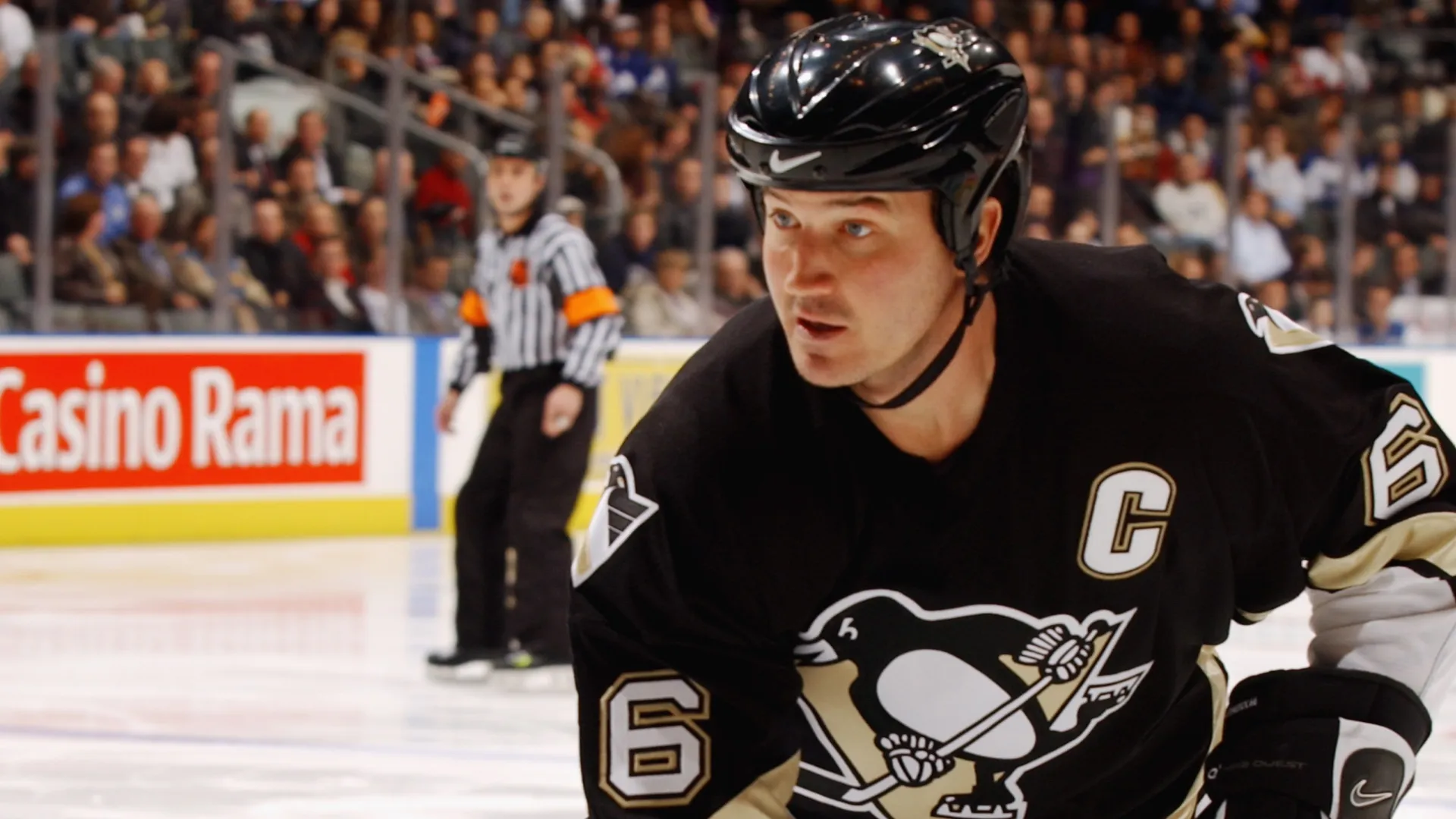 Mario Lemieux #66 of the Pittsburgh Penguins skates during the game in 2002 (Source: Dave Sandford/Getty Images/NHLI)
