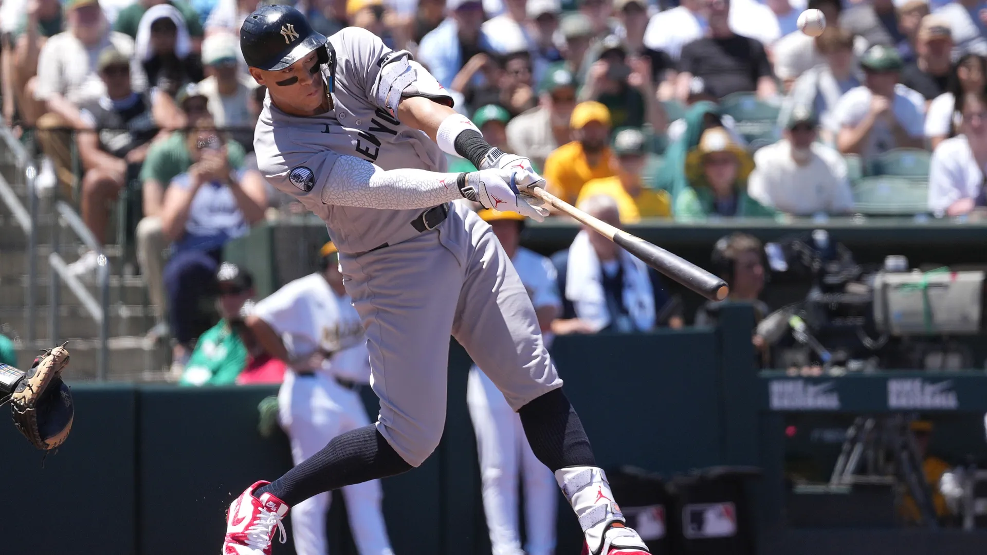 Aaron Judge #99 of the Yankees hits an RBI single to score Paul Goldschmidt. Thearon W. Henderson/Getty Images