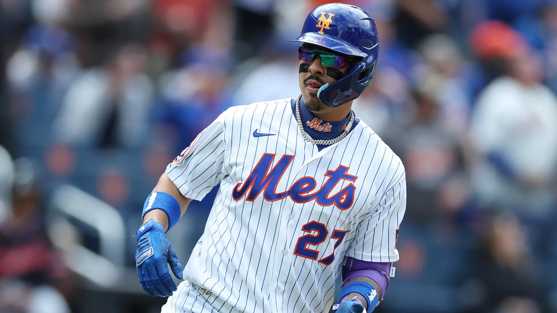 Mark Vientos #27 of the Mets hits a two run home run. Al Bello/Getty Images