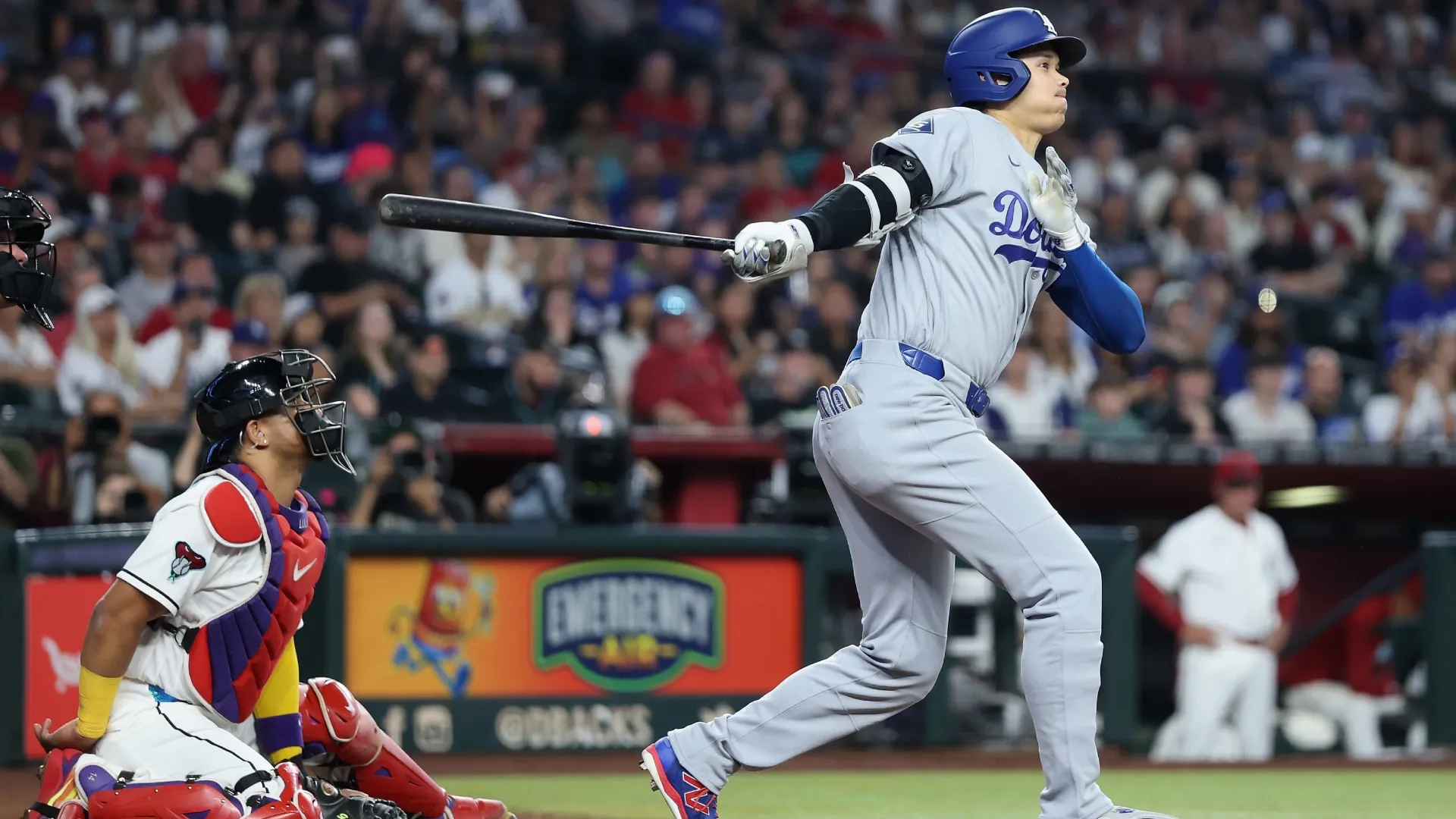 Shohei Ohtani #17 of the Dodgers hits a triple against the Diamondbacks. Christian Petersen/Getty Images