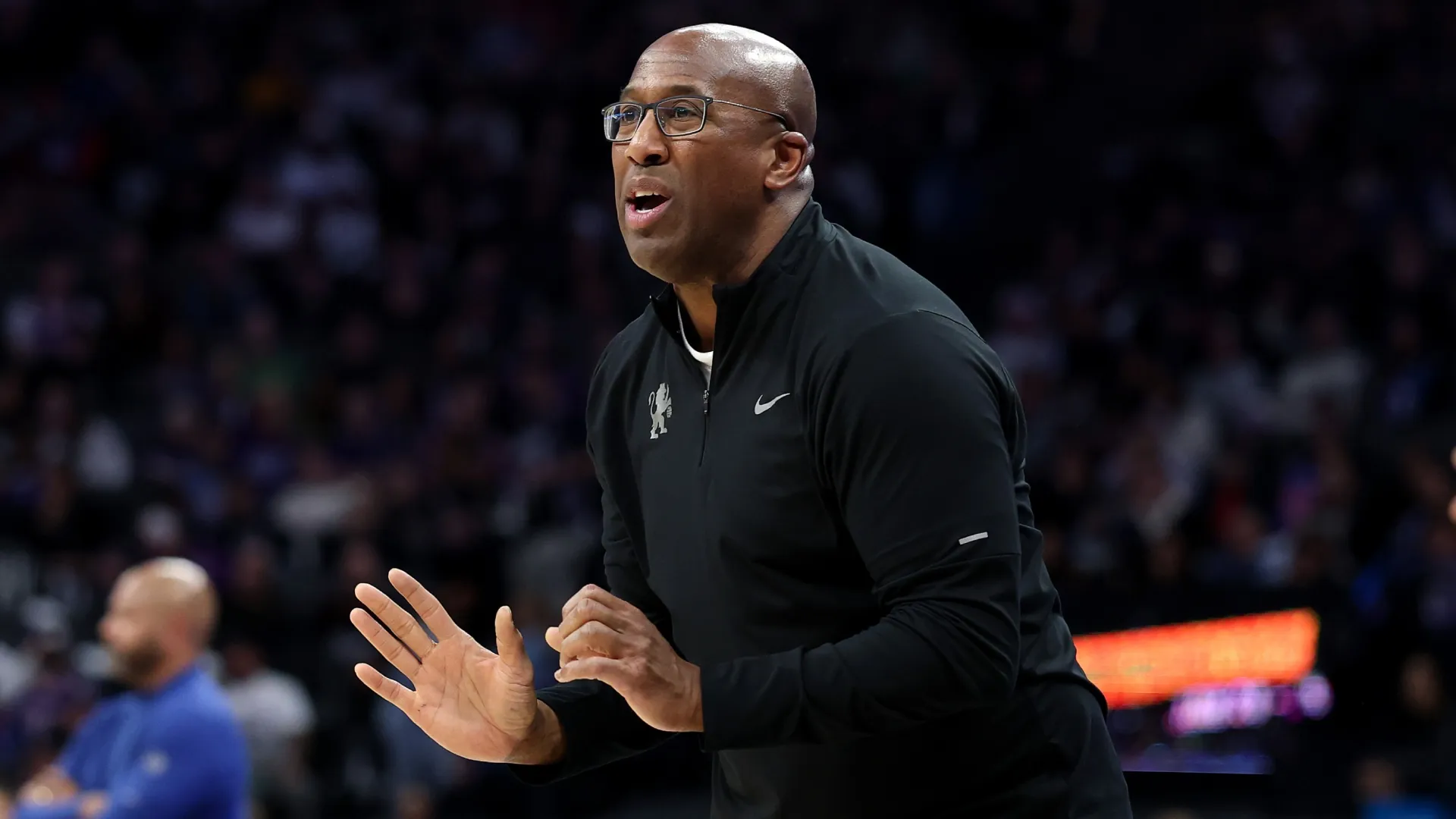 Mike Brown stands on the side of the court in 2024 (Source: Ezra Shaw/Getty Images)