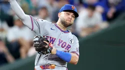 Bo Bichette #19 of the New York Mets makes a play.