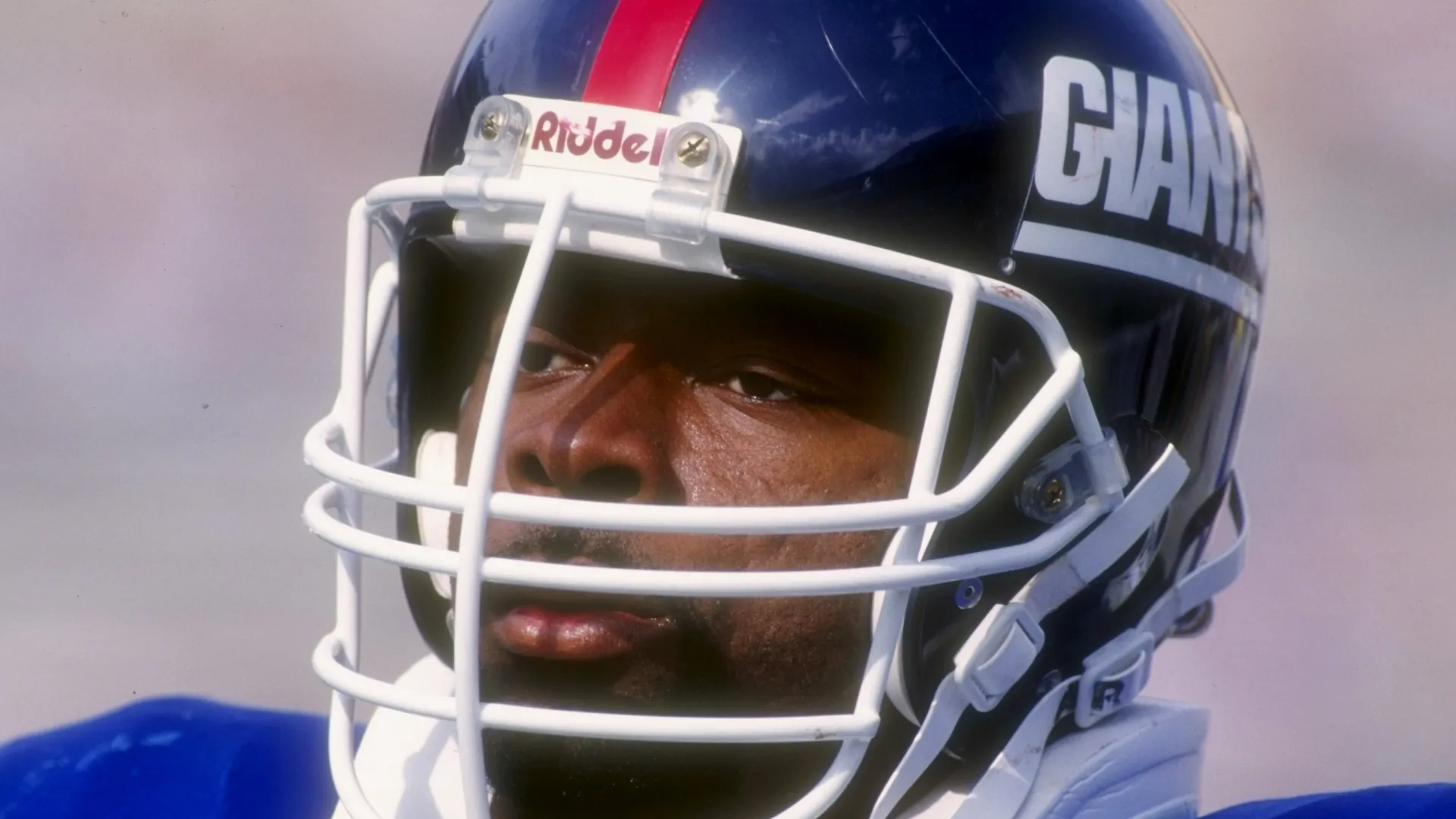 Carl Banks during a game with the NY Giants.