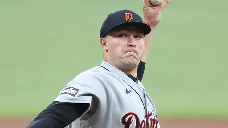 Tarik Skubal #29 of the Tigers pitches in the first inning vs Braves.