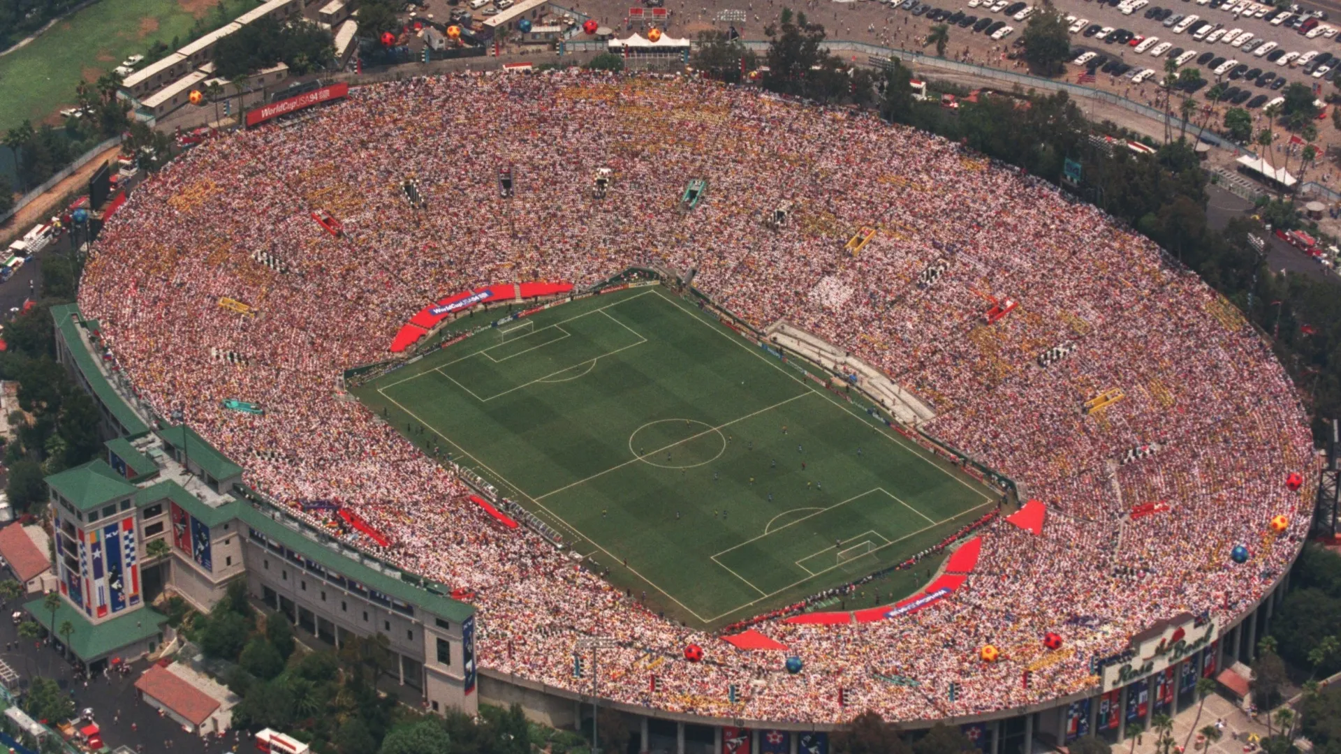 An aerial view of the Rose Bowl in Pasadena, California during the 1994 World Cup Final (Source: Mike Powell/ALLSPORT)