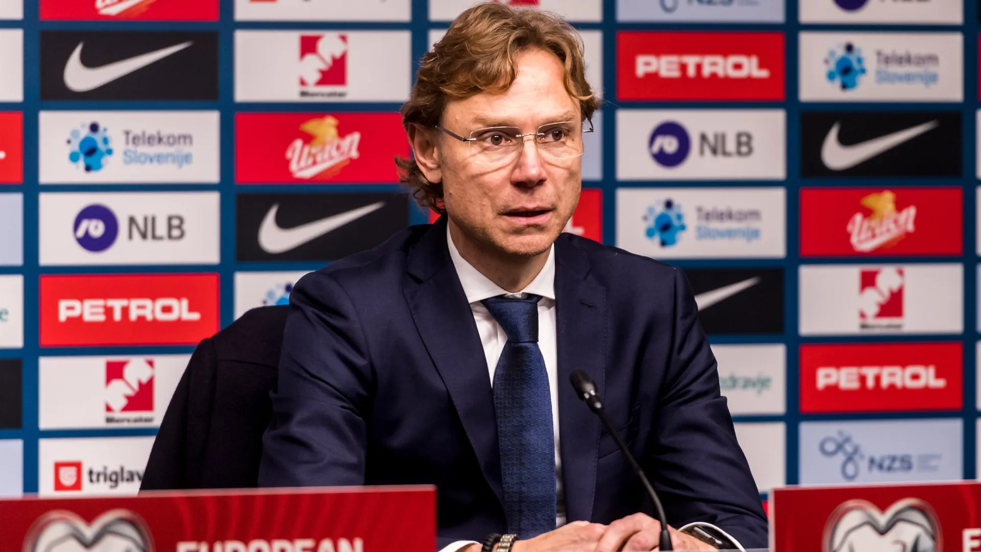 Russia’s head coach Valeri Karpin during the press conference after the 2022 FIFA World Cup Qualifier match (Source: Jurij Kodrun/Getty Images)