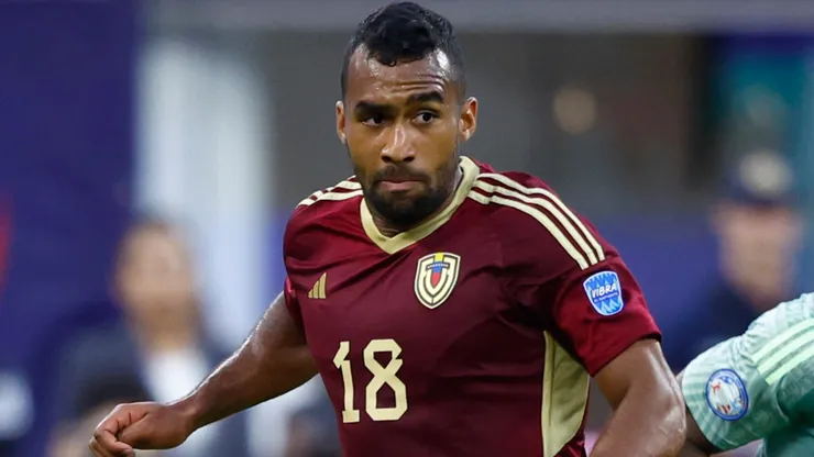 Cristian Casseres of Venezuela controls the ball.