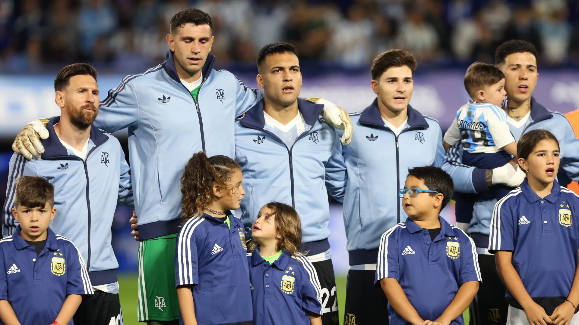 Messi, Emiliano Martínez, Lautaro Martinez, Julian Alvarez and Enzo Fernández during the South American FIFA World Cup 2026 Qualifier match (Source: Daniel Jayo/Getty Images)