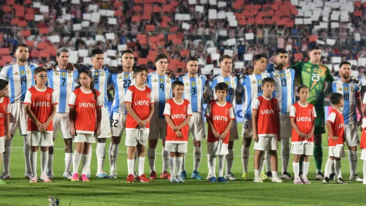 Players of Argentina line up for the national anthem prior to the South American FIFA World Cup 2026 Qualifier match