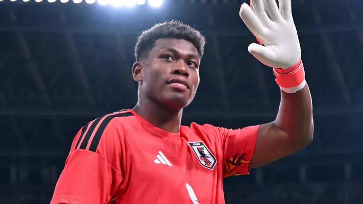 Zion Suzuki of Japan applauds fans after the international friendly match.