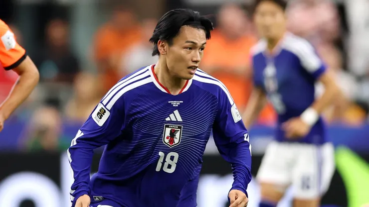 Ayase Ueda #18 of Japan controls the ball.