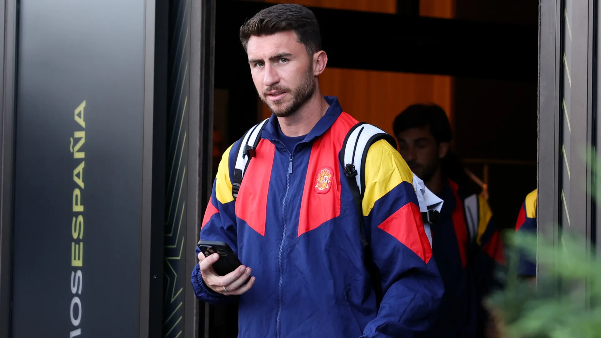 Aymeric Laporte of Spain walks to the bus to head to Atlanta (Source: Florencia Tan Jun/Getty Images)