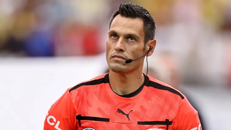 Referee Maurizio Mariani